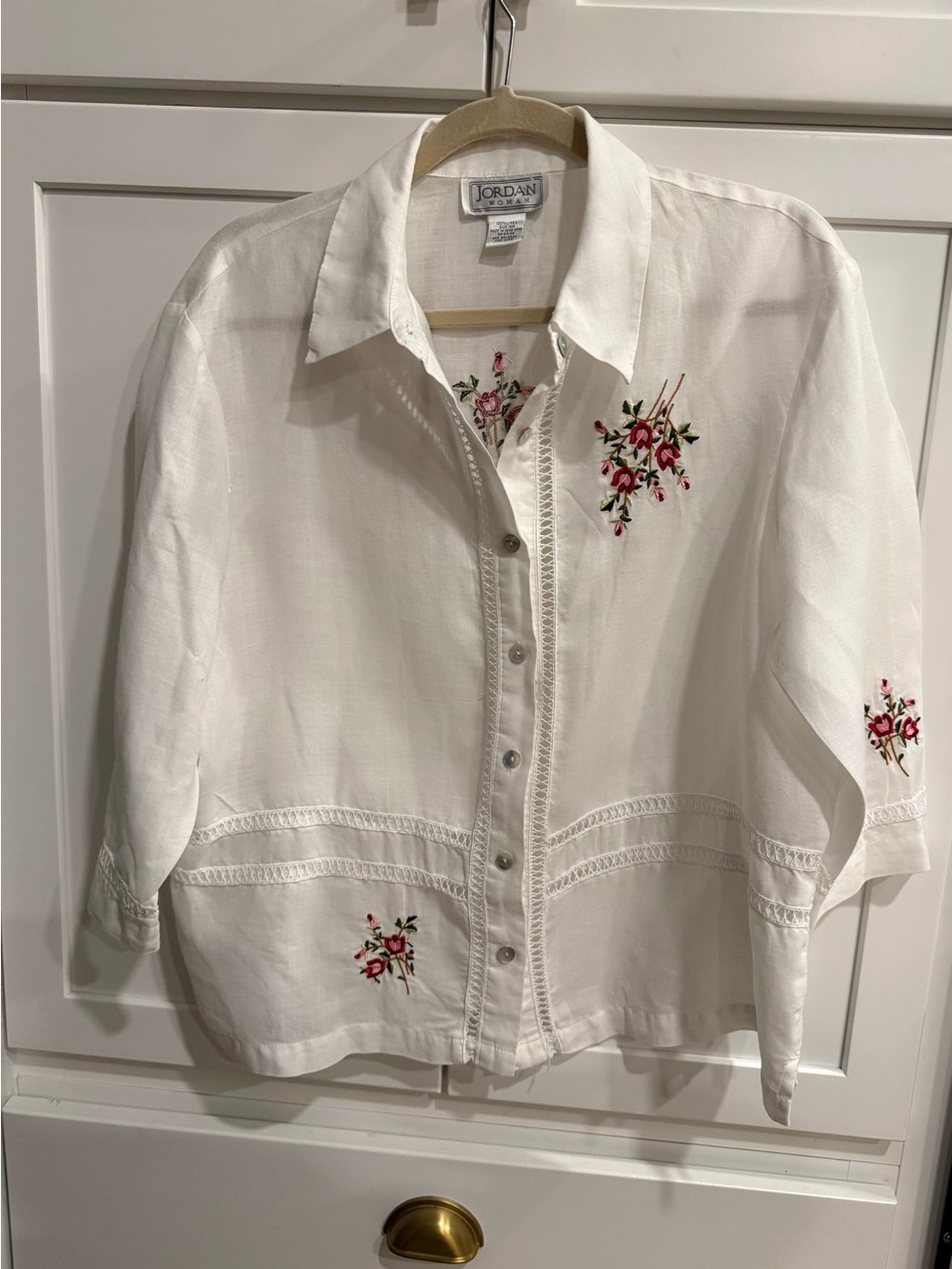 Jordan 16w 100% linen top beautiful LINEN white w/ embroidery